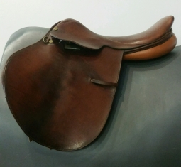 Collegiate Close Contact 16.5"/M Saddle