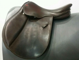 Courbette Magic 16.5"/Flex Saddle